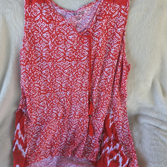 Red Patterned Sleeveless Top - Picture 1 of 1
